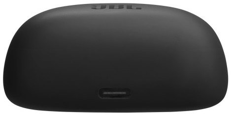Czarne etui ładujące JBL, zamknięte, z logo JBL na górze. Widoczny port ładowania.