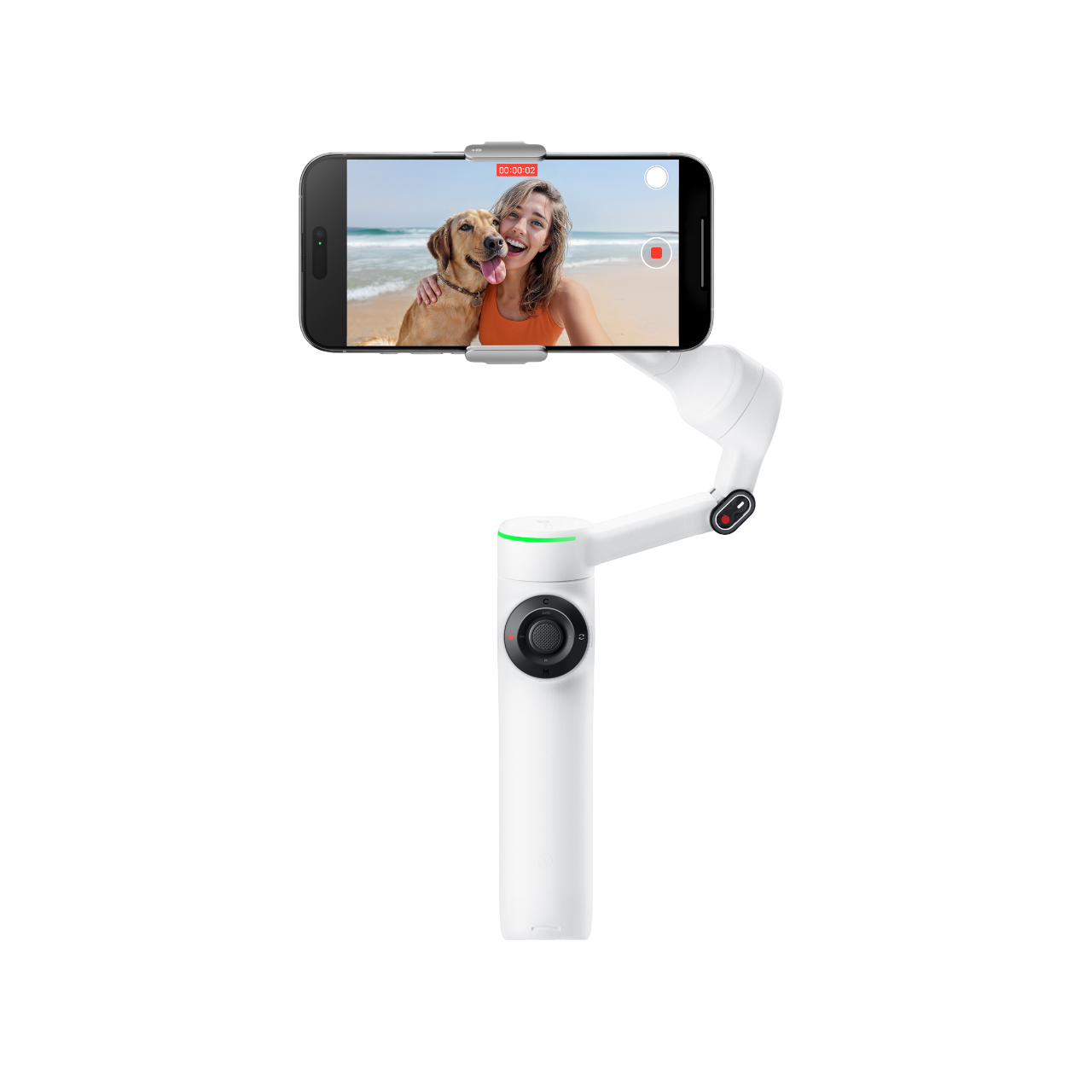 Weißes Gimbal mit Smartphone, das eine Frau und einen Hund am Strand zeigt, Aufnahme.