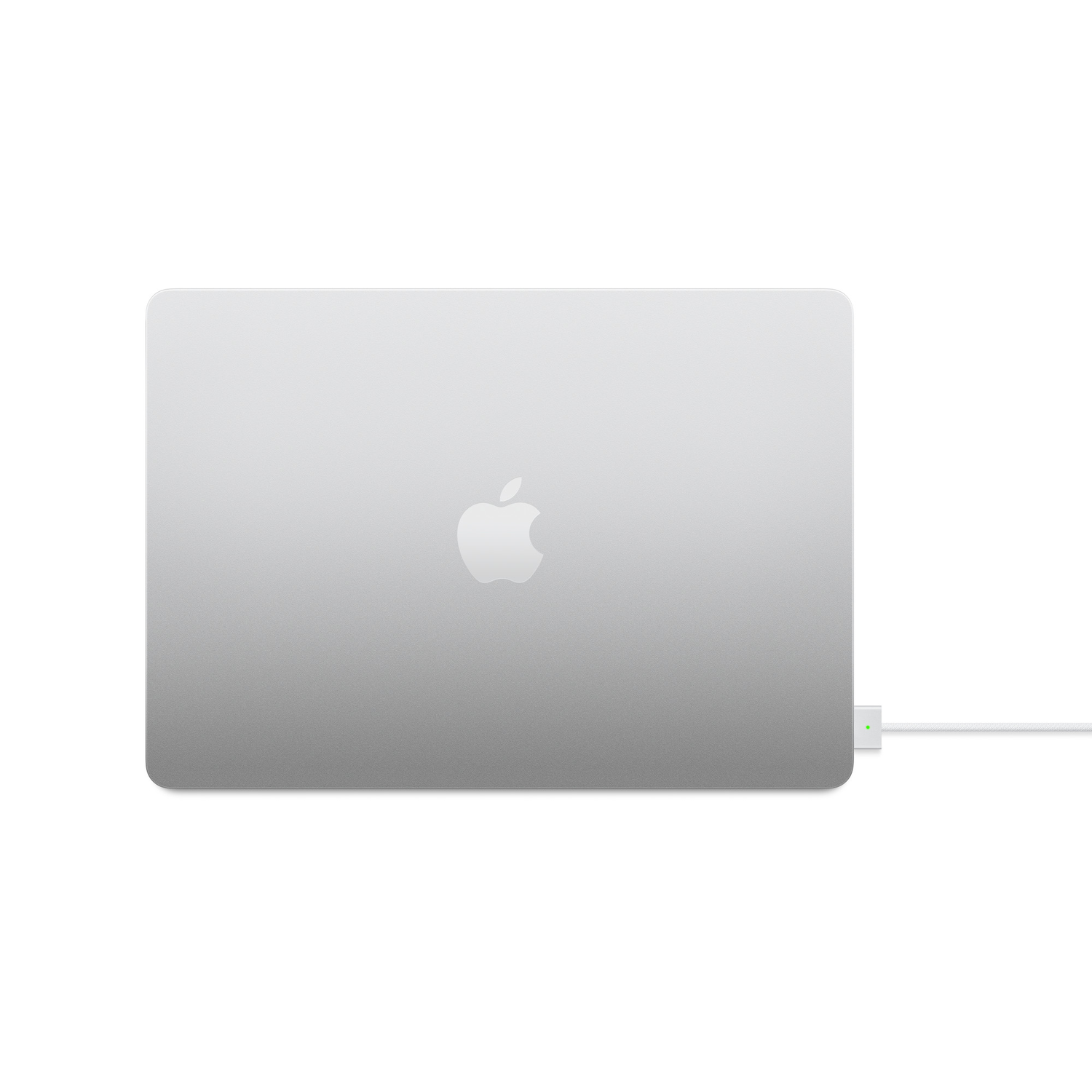 Ein silbernes Apple-Laptop, geschlossen, mit dem Apple-Logo oben und angeschlossenem weißem Ladekabel.