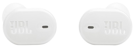 Dwa białe słuchawki JBL, zbliżenie, na białym tle.