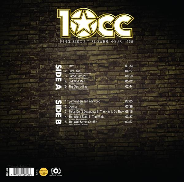 Albumhoes van 10cc. Toont de tracklist op een bakstenen muur.