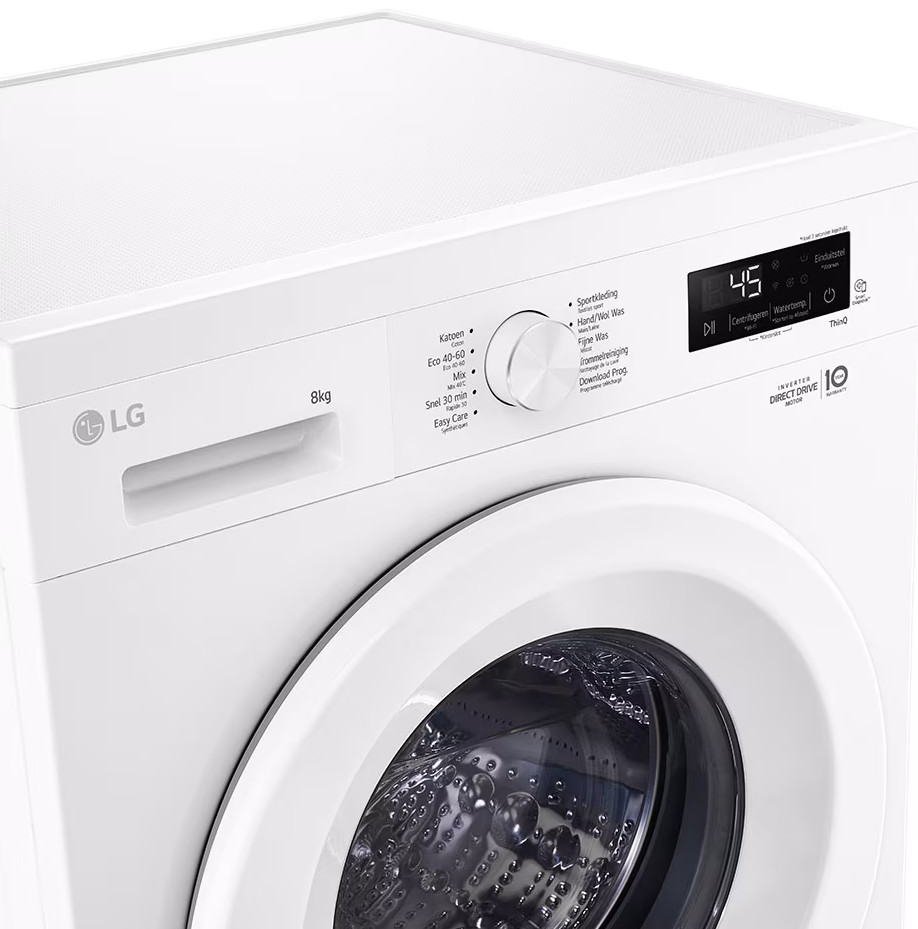 Zbliżenie panelu sterowania białej pralki LG, pokazujące ustawienia i wyświetlacz.