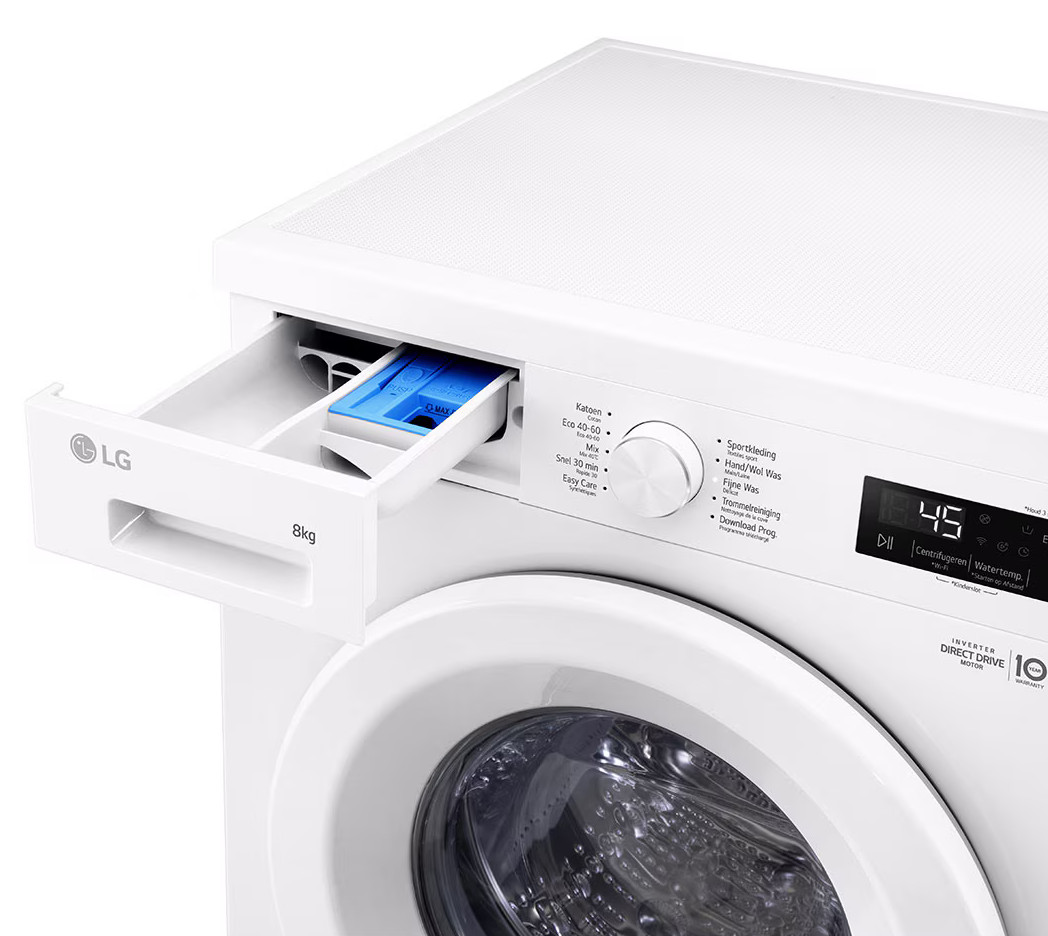 Biała pralka z otwartą szufladą na detergent. Wyświetlacz pokazuje 45 minut. Widoczne logo LG.