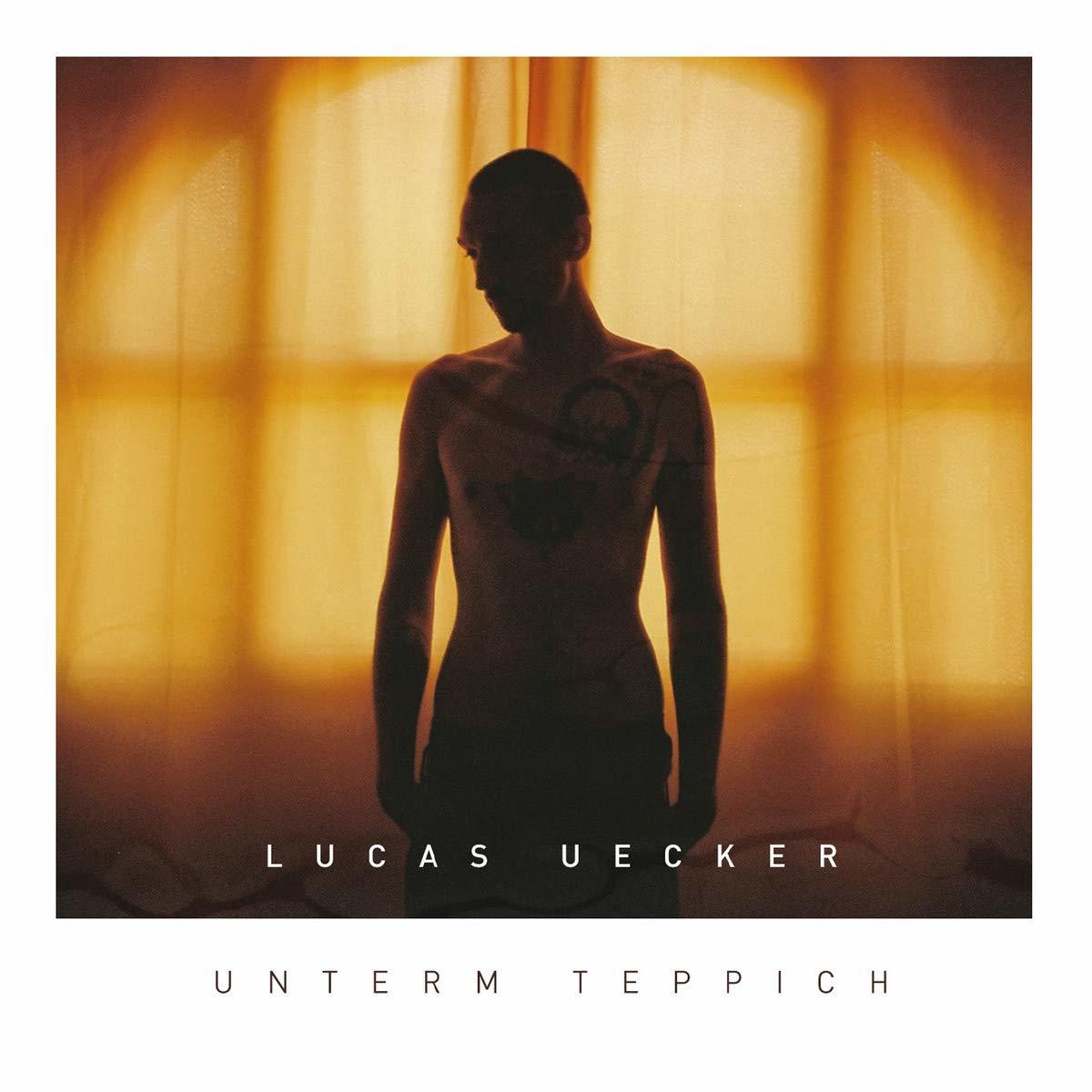 Albumcover: Ein Mann mit nacktem Oberkörper steht als Silhouette im goldenen Licht.