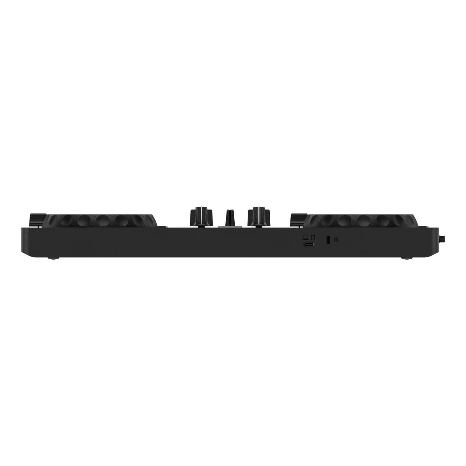 Een zwarte DJ-controller met diverse knoppen, knoppen en aansluitpoorten. Bovenaanzicht.
