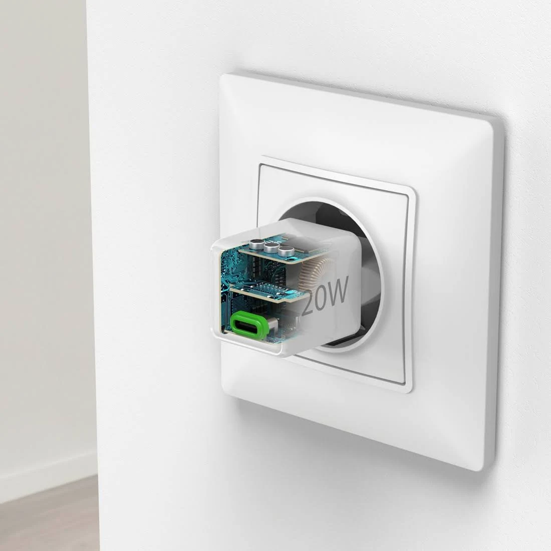 Un cargador transparente de 20W con placa de circuito en un enchufe blanco.
