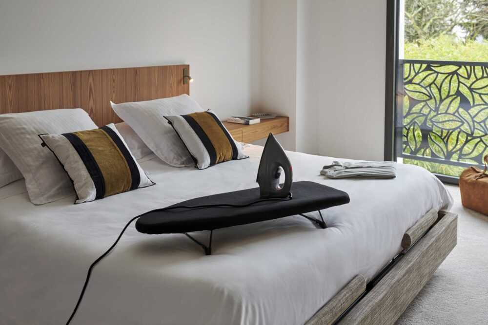 Plancha en seco - JVD Vesta, 1300W, Suela de Cerámica, Apagado Automático, Antical, Autolimpiable, Gris