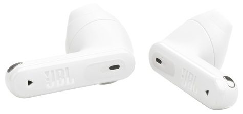 Dwie białe słuchawki JBL na białym tle. Widoczne jest logo JBL.