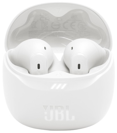 Białe słuchawki JBL i etui ładujące, otwarte, na białym tle.