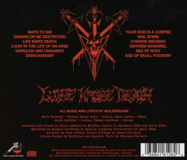 Album-Rückseite mit Totenkopf und Text. Albumtitel ist 'LIFE KNIFE DEATH'. Roter Hintergrund.