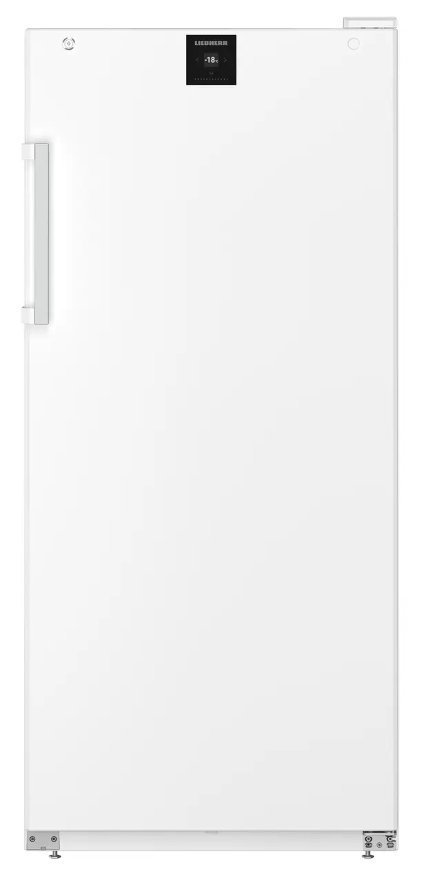 Hoher weißer Kühlschrank, Vorderansicht, auf weißem Hintergrund.
