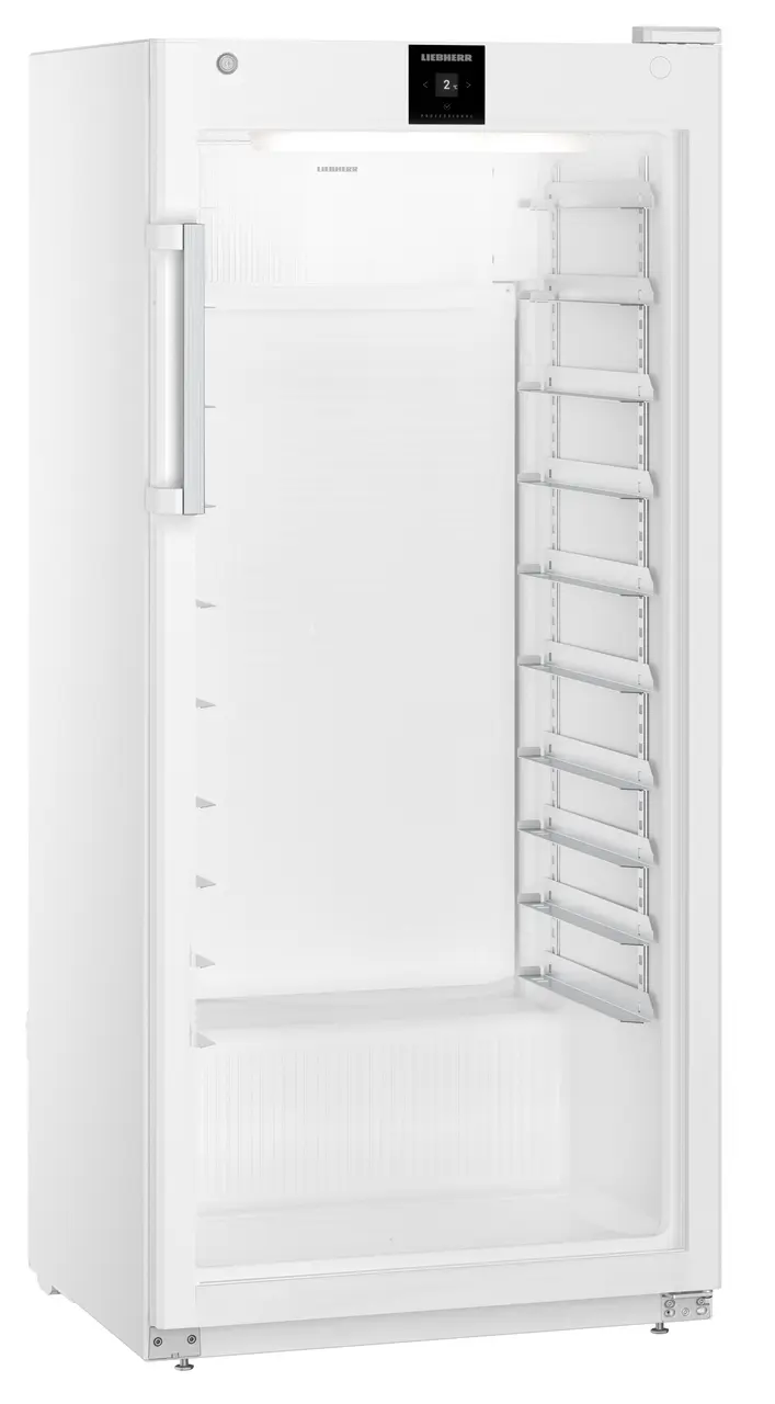Weißer Kühlschrank mit offener Tür, Innenregale sichtbar. Markenname oben.