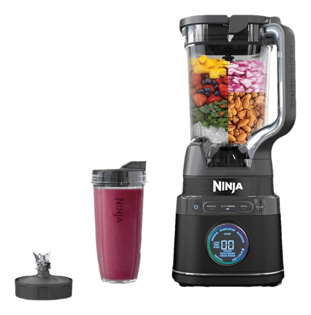 Ein Ninja-Mixer mit gefülltem Krug, separater Tasse mit Smoothie und dem Messer.