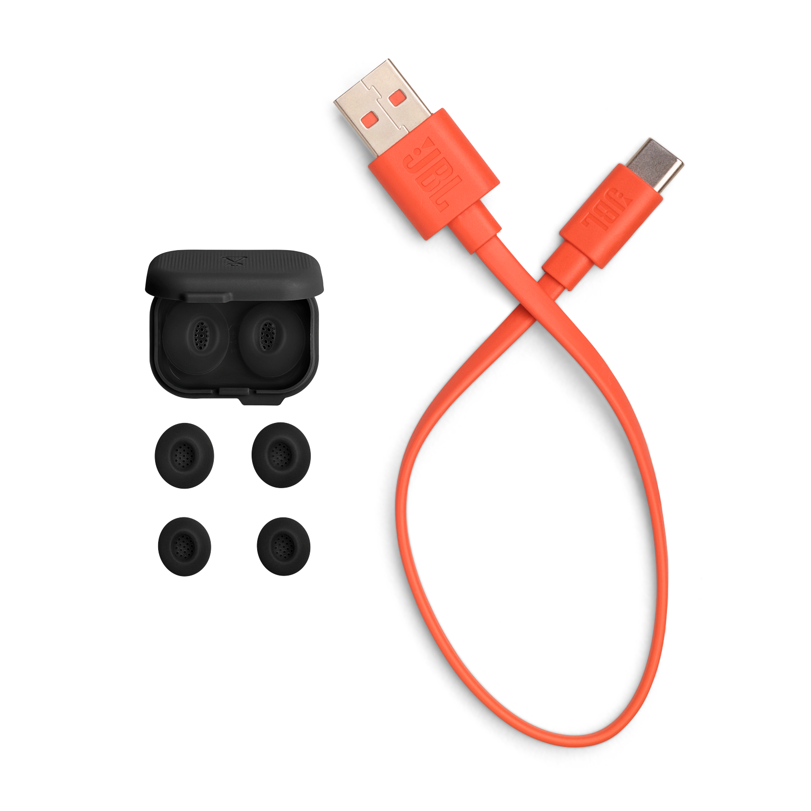 JBL kulak uçları, küçük bir kutu ve siyah arka planda iki turuncu USB kablosu. Öğeler izole edilmiştir.