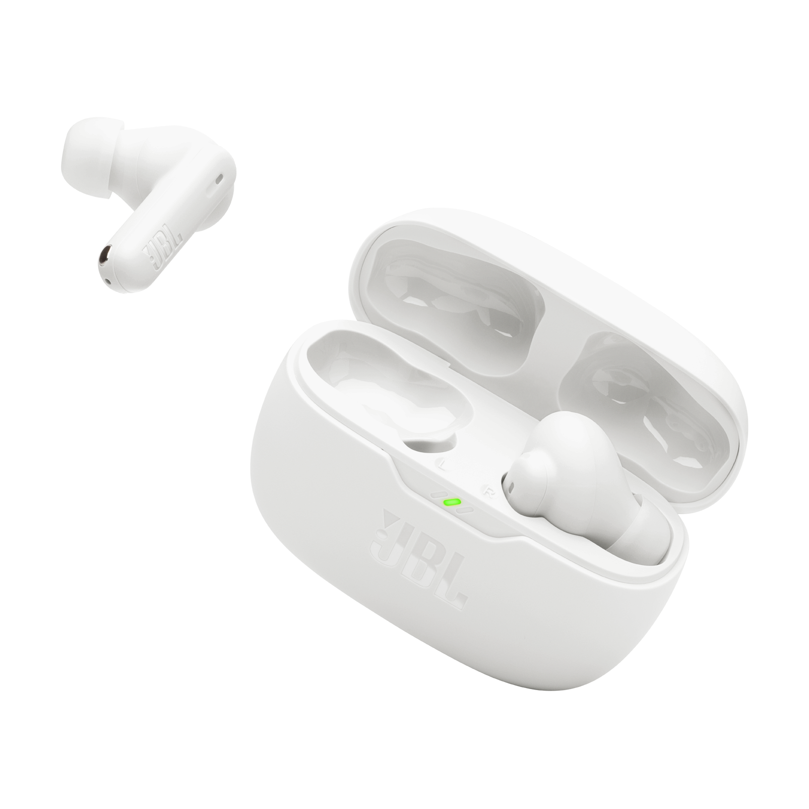 Siyah arka plan üzerinde beyaz JBL Wave Beam 2 kulaklık ve şarj kutusu. Bir kulaklık ayrı.