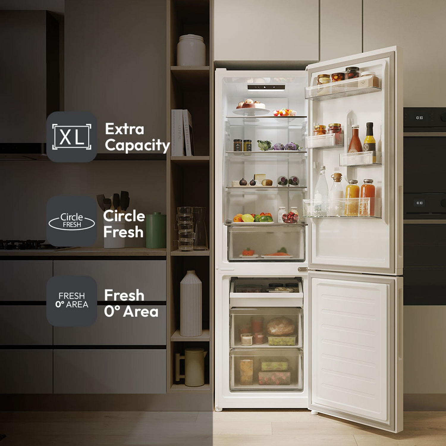 Refrigerador blanco con puertas abiertas, mostrando estantes y contenido.