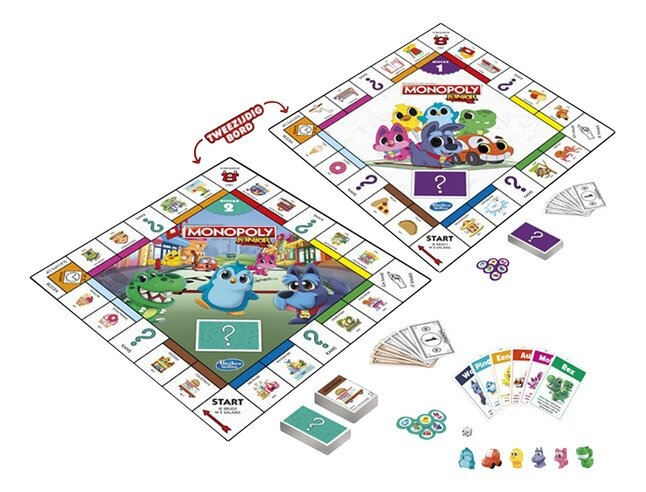 Monopoly Junior spelborden. Twee borden, kaarten en tokens zijn zichtbaar. Witte achtergrond.