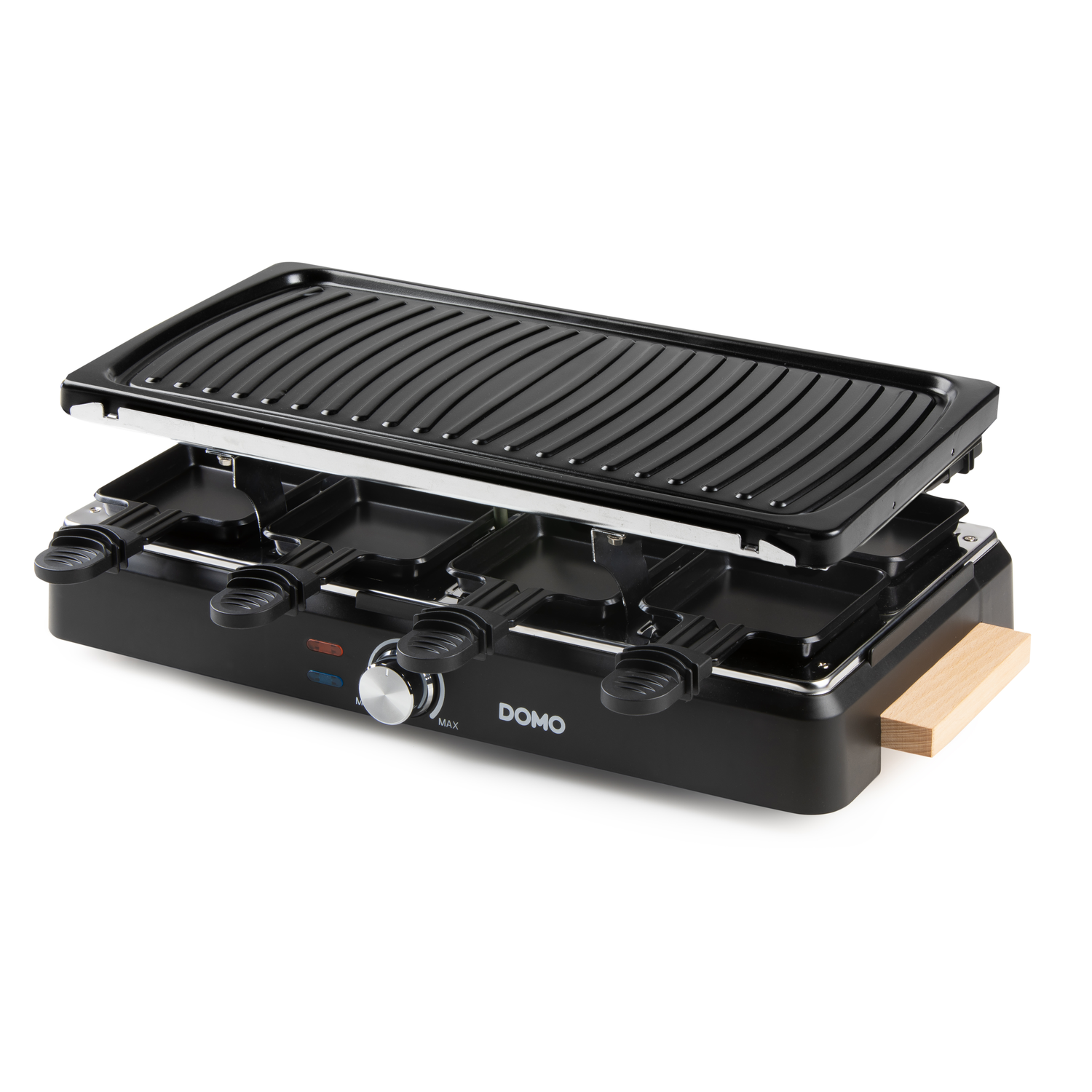 Zwarte raclette grill met een vlakke grill en meerdere kaasschalen. Witte achtergrond.