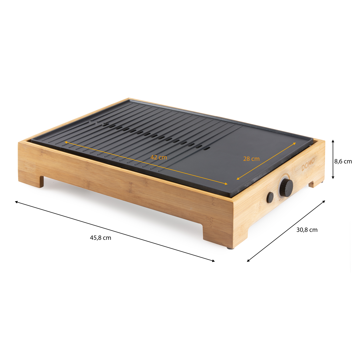 Raclette grill met afmetingen. Het staat op een houten basis met een zwarte bakplaat en een knop.