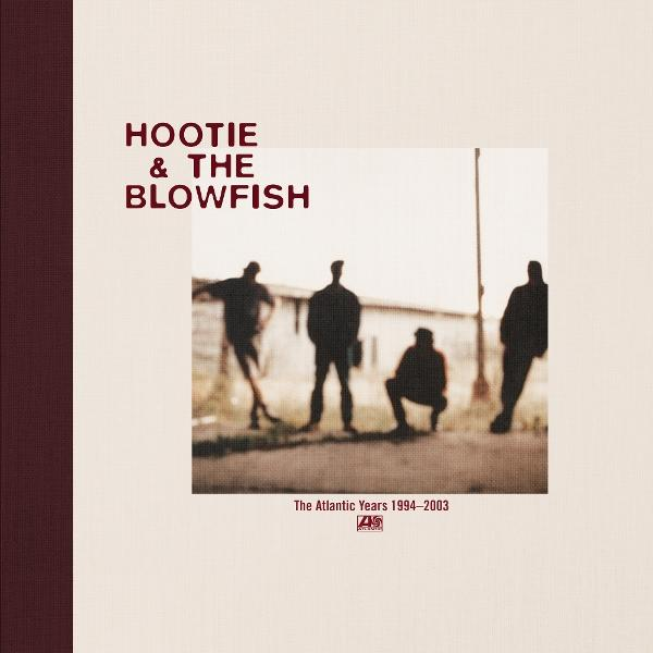 CD-Cover mit Text in Englisch. Silhouetten von Männern auf beigem Hintergrund.