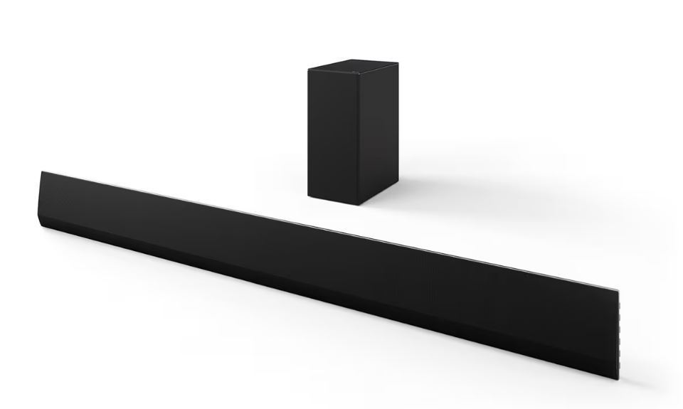 Beyaz bir yüzeyde siyah soundbar ve subwoofer. Basit, modern tasarım.