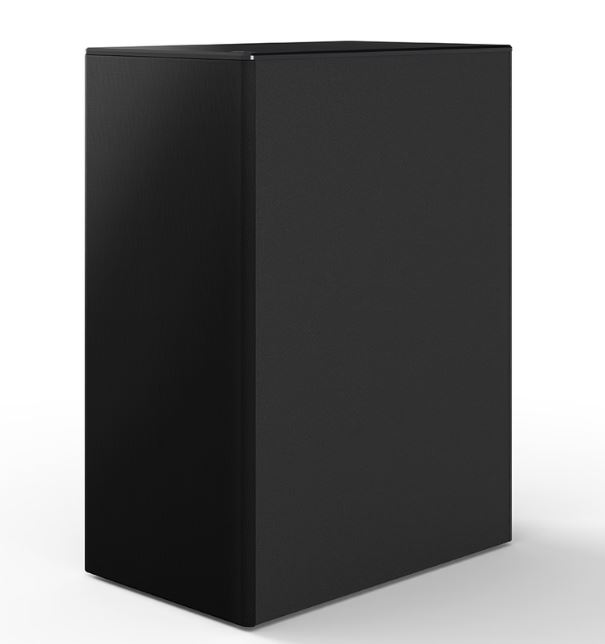 Beyaz bir yüzeyde siyah subwoofer. Küp benzeri şekil.