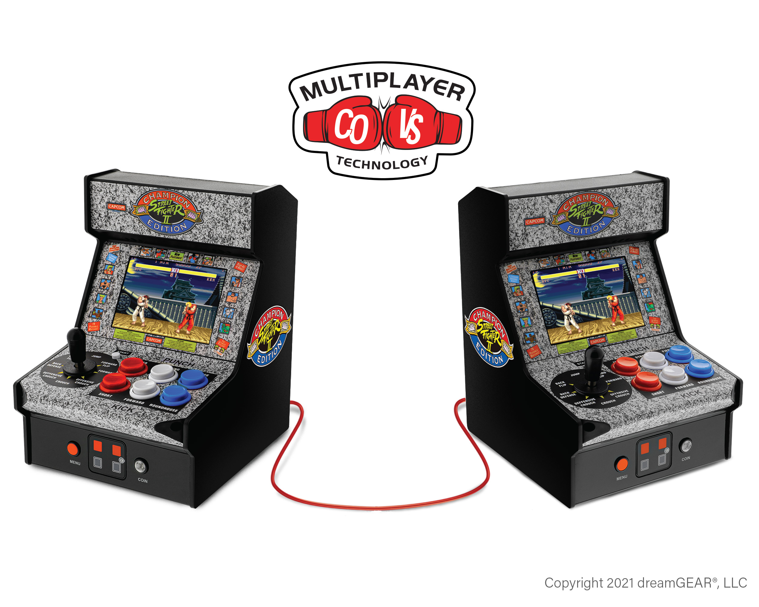 İki mini atari oyun konsolu. Yukarıda çok oyunculu teknoloji logosu. Konsolları bağlayan kırmızı kablo.