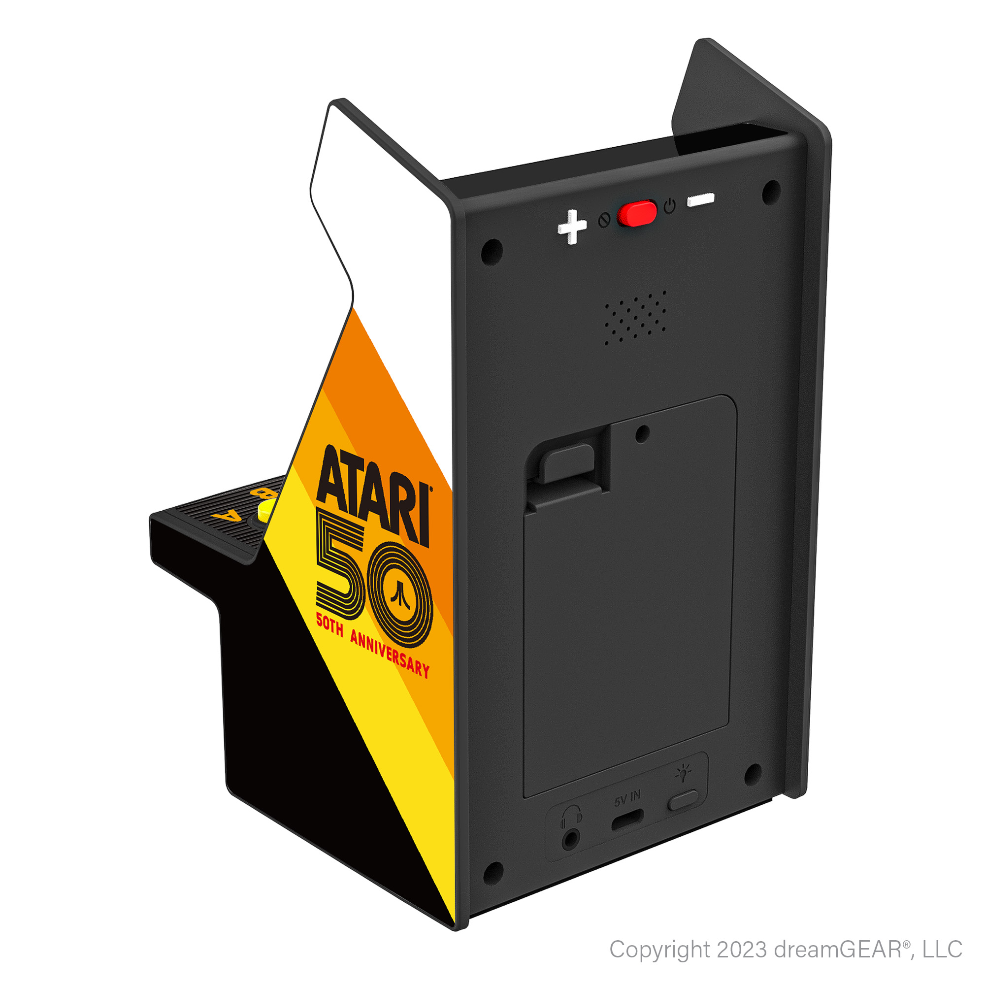Mini atari makinesinin arkası, Atari 50 logosunu ve bir güç düğmesini gösteriyor.