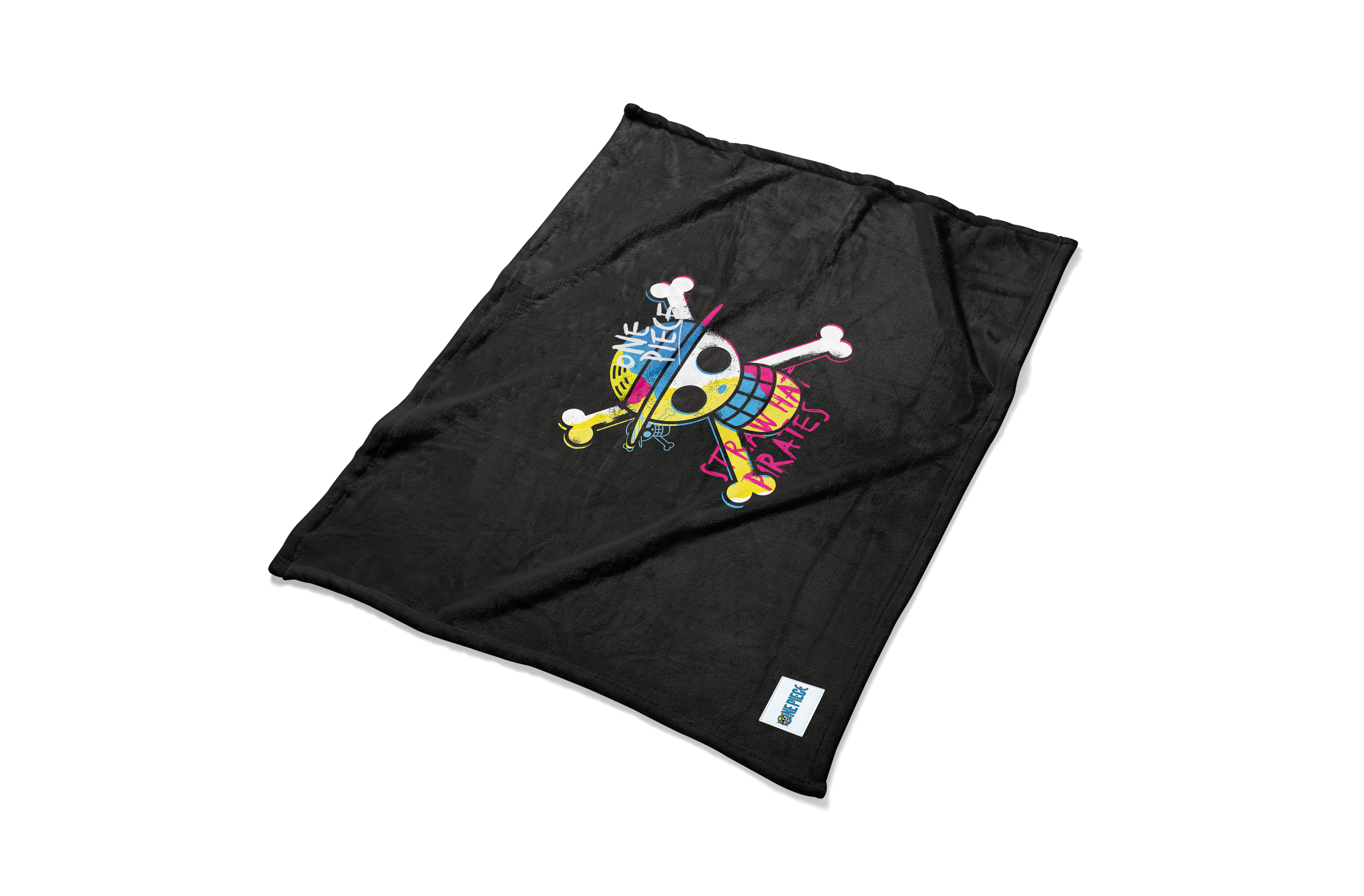 Schwarze Fleece-Decke mit 'One Piece'-Schädellogo auf weißem Hintergrund.
