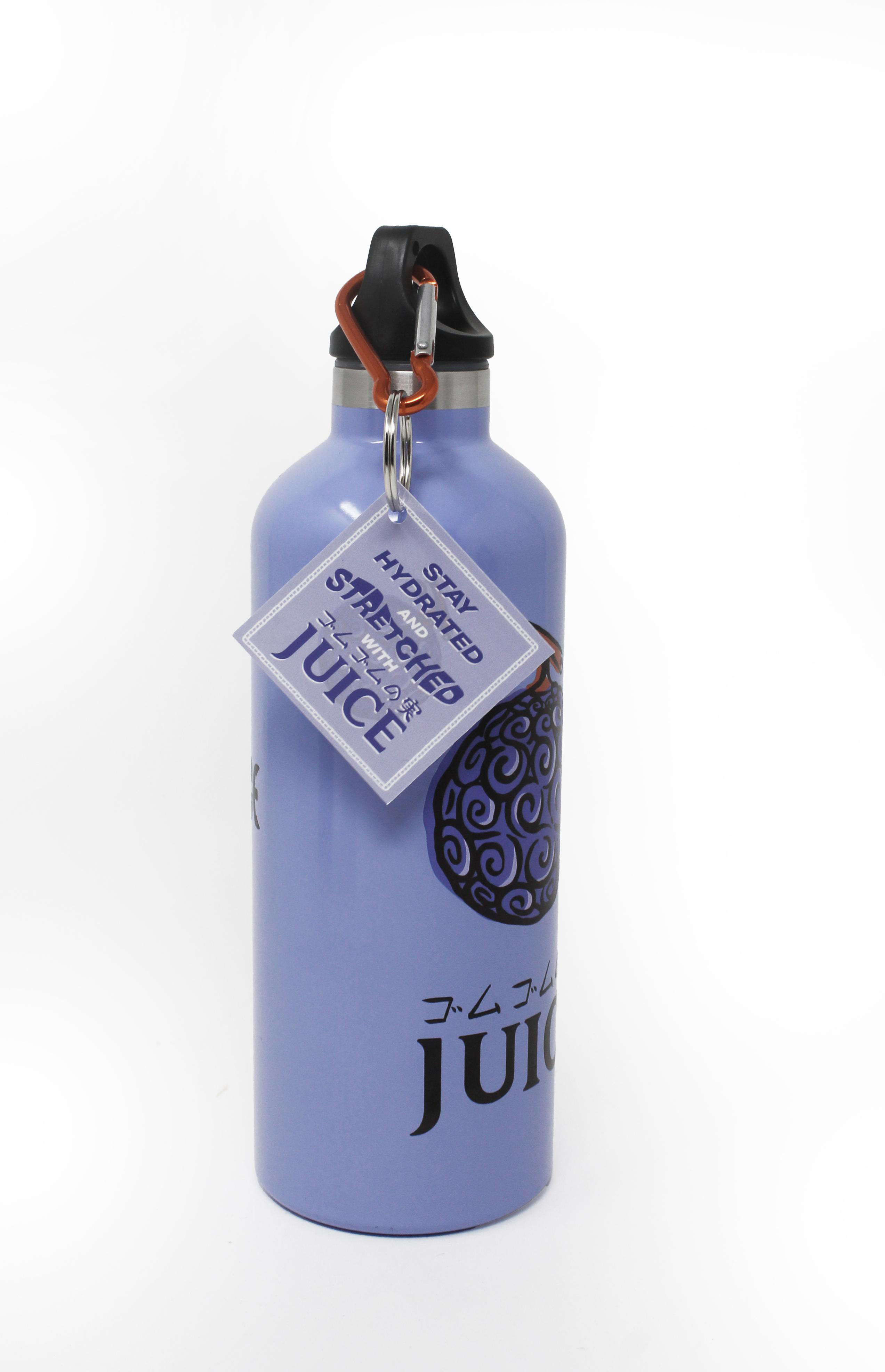 Blaue Wasserflasche mit Text: stay hydrated and stretched with juice.