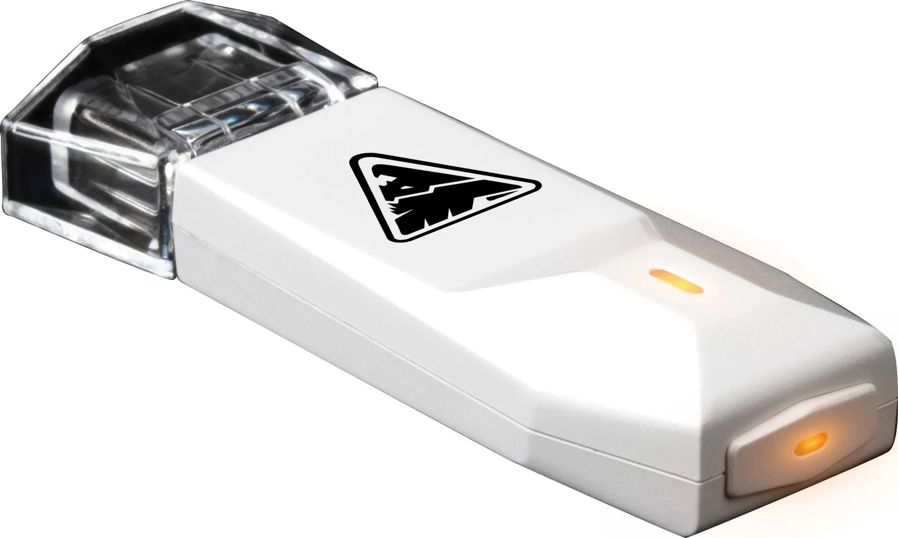 Weißer USB-Adapter mit Logo und transparentem Oberteil. Ein orangefarbenes Licht ist an.