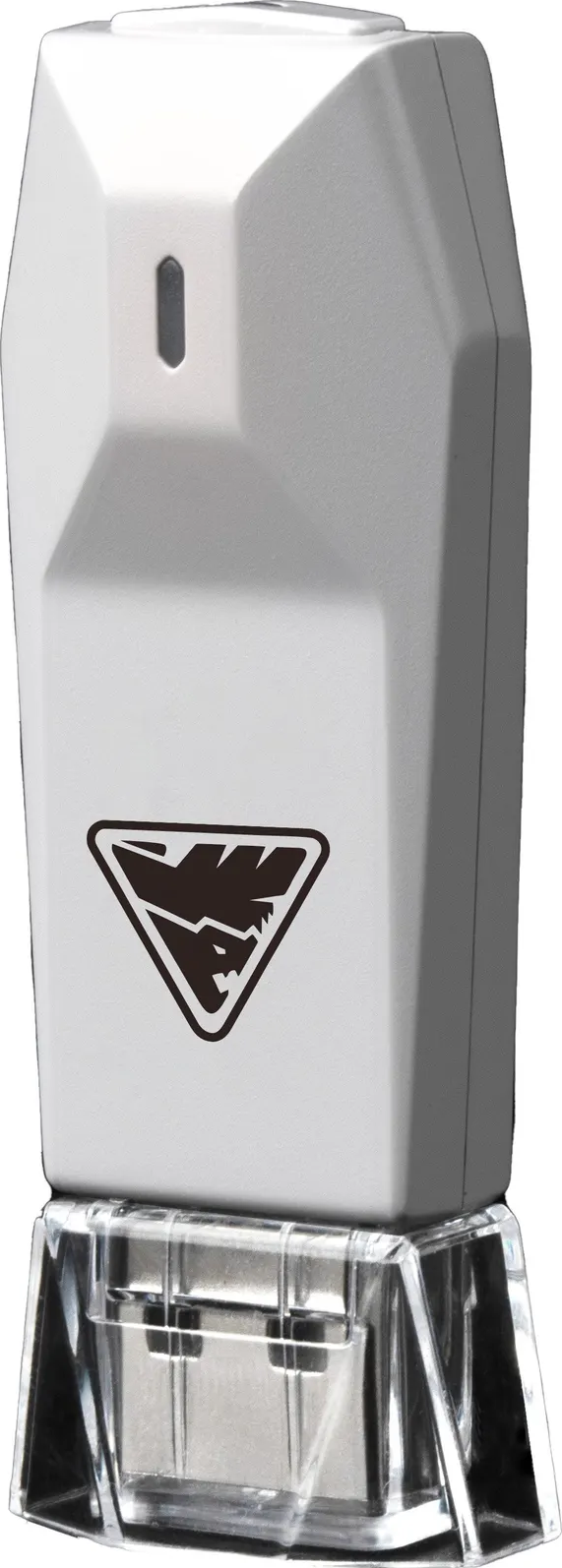 Weißer USB-Adapter mit einem Logo. Der USB-Anschluss ist sichtbar.