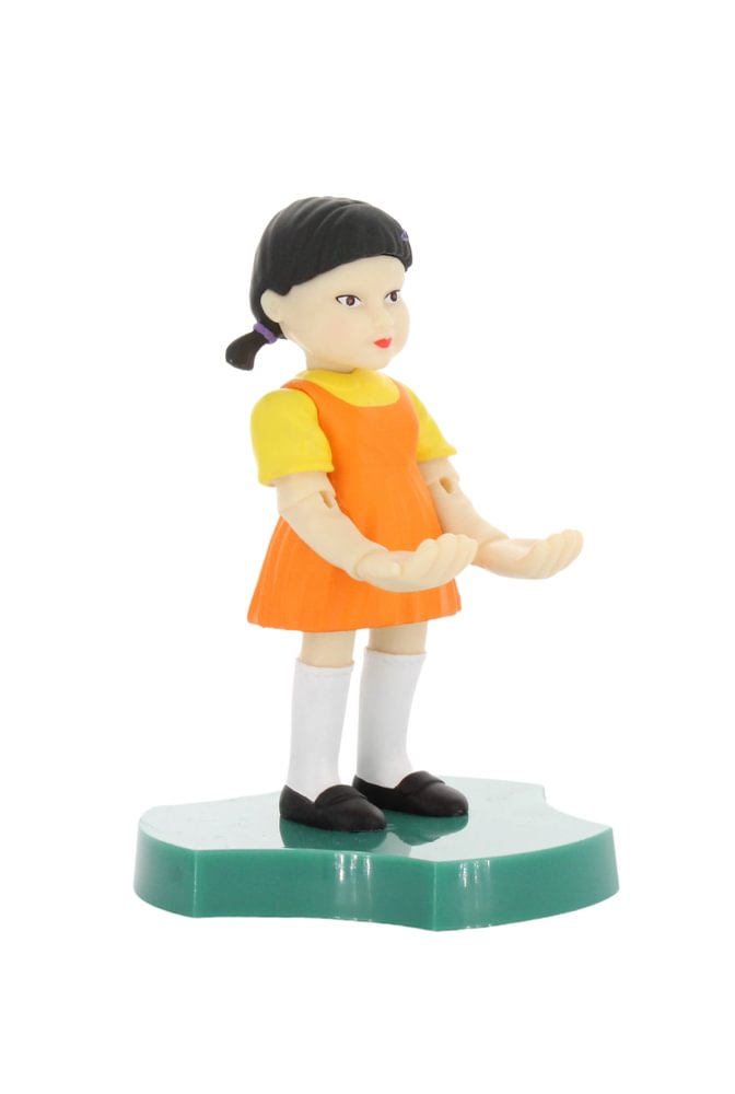 Figur eines Mädchens aus der Squid Game-Serie.