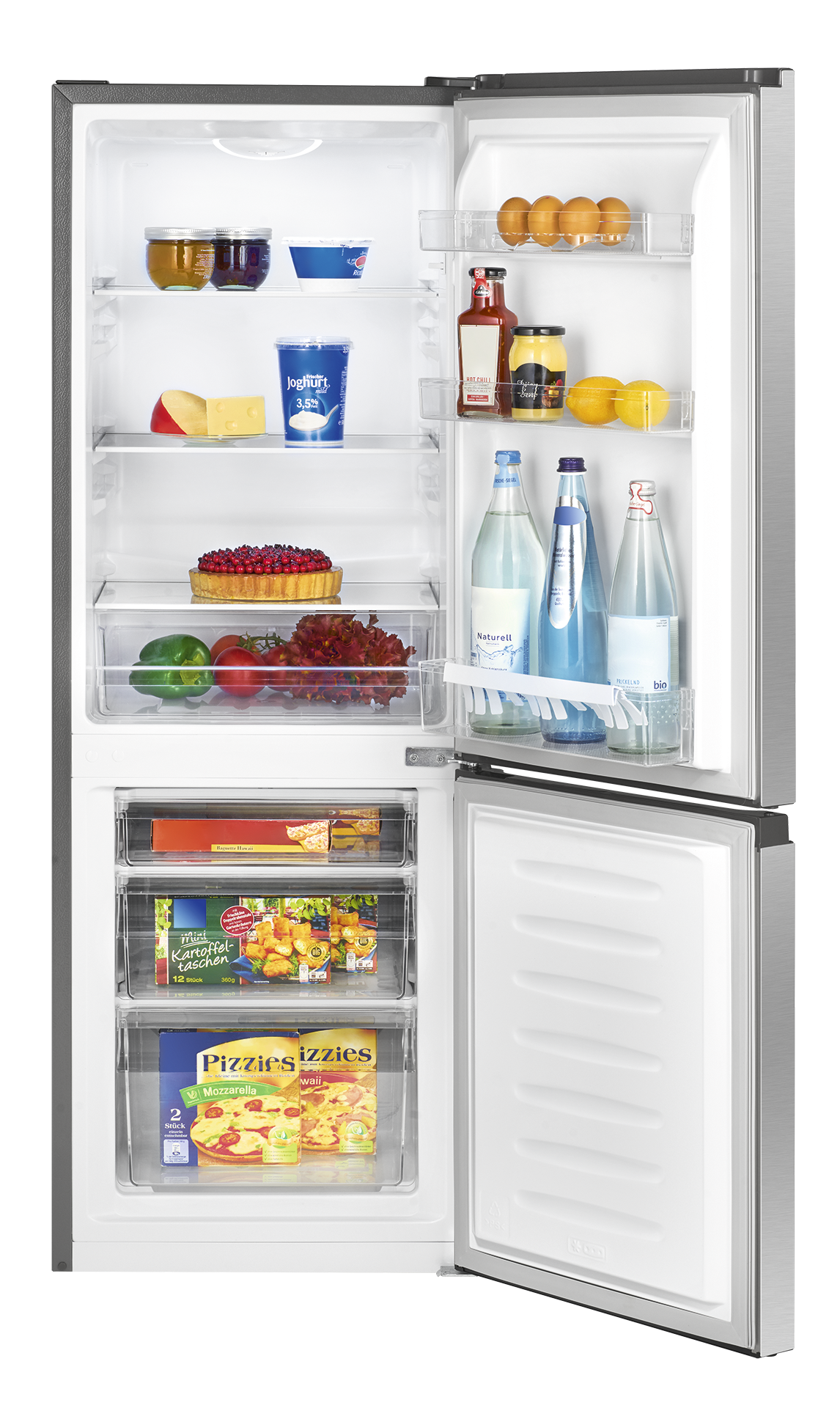 Offener Kühlschrank. Innen: Gläser, Käse, Joghurt, Früchte, Wasserflaschen, Eier und Tiefkühlkost.