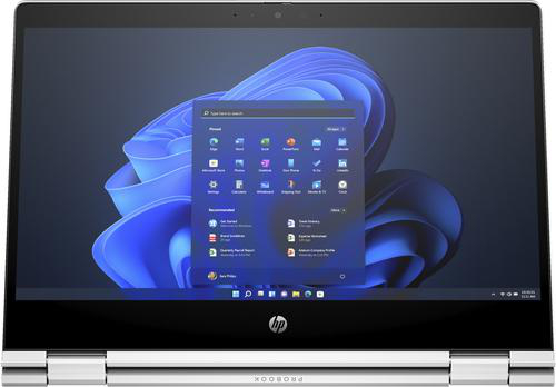 Silberner Laptop mit Bildschirm, der den Windows 11-Startbildschirm anzeigt.