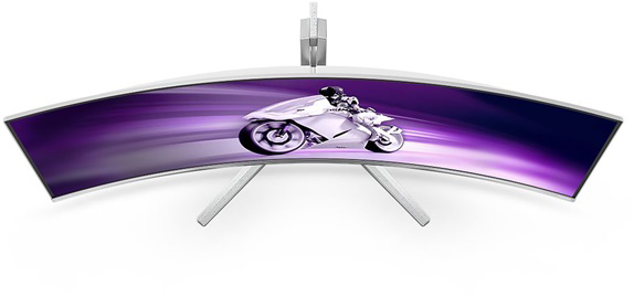 Ívelt monitor futurisztikus motoros képpel. Ezüst állvány, lila háttér, fehér motor.