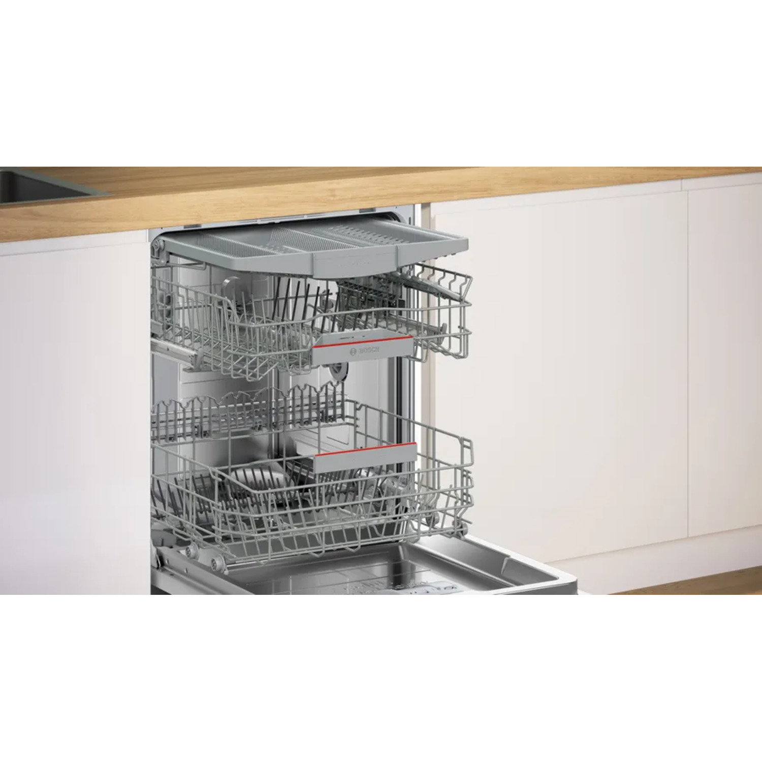 Vaatwasserinterieur open, met bovenste en onderste rekken. Merk Bosch.