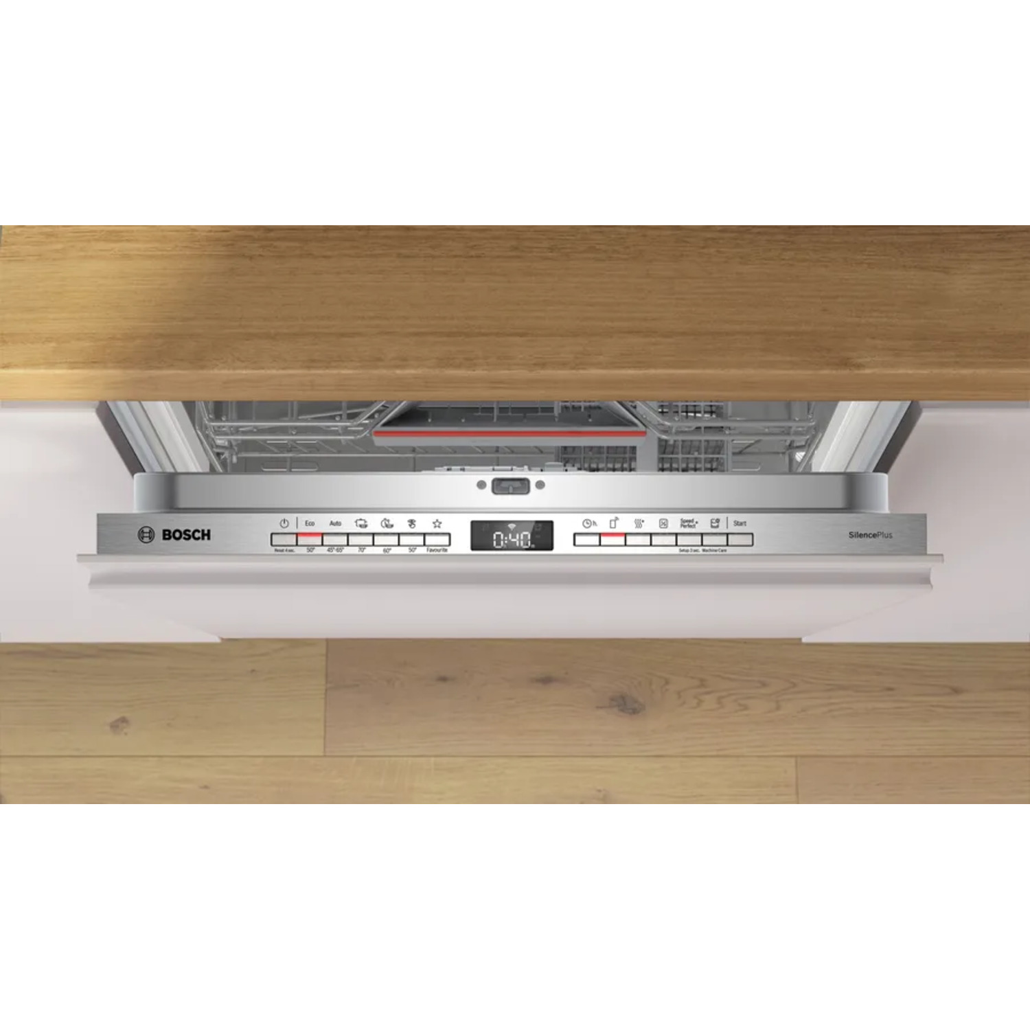 Vaatwasserfront met bedieningspaneel en digitaal display. Hout en lichtgekleurde vloer zichtbaar.