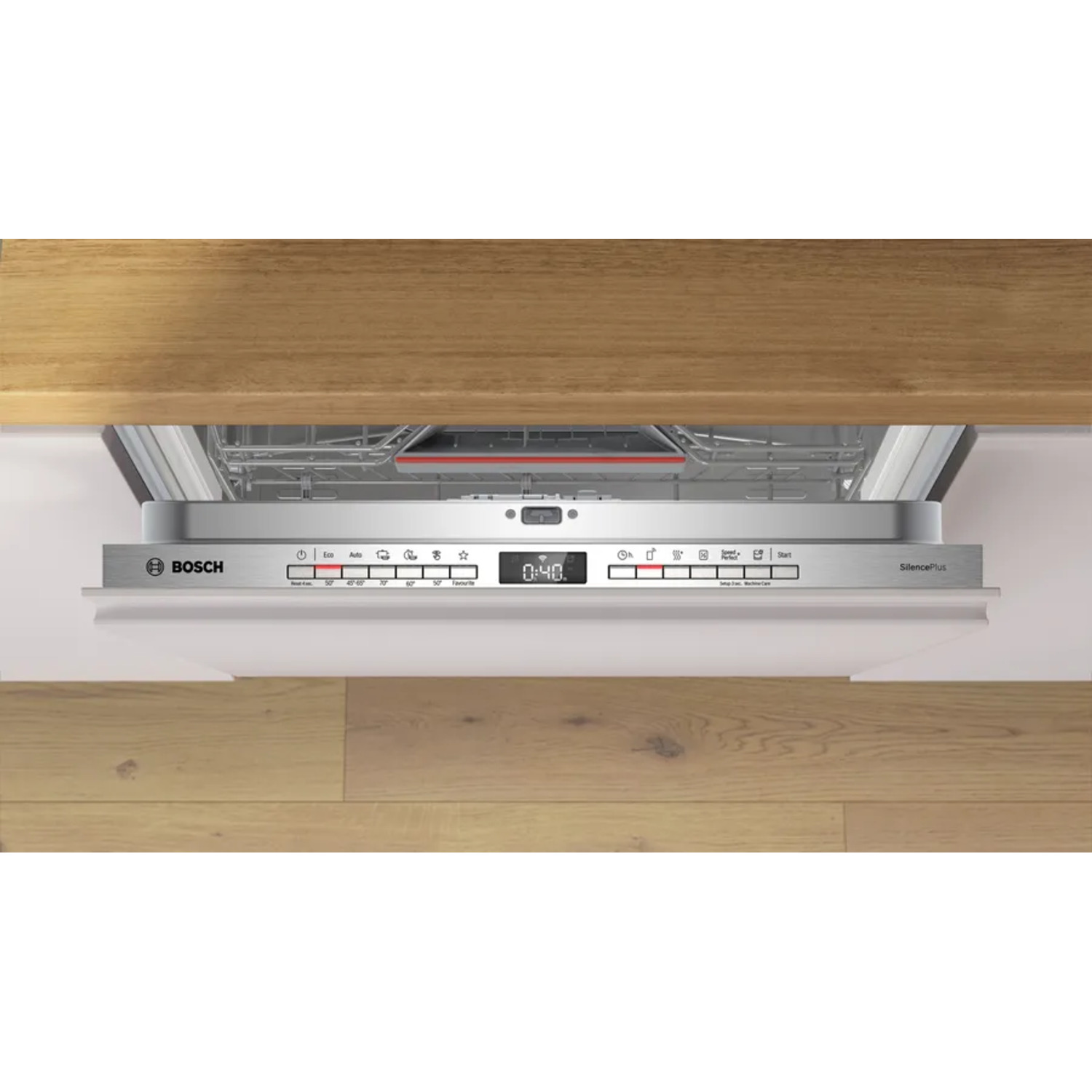 Vaatwasserfront met bedieningspaneel en digitaal display. Hout en lichtgekleurde vloer zichtbaar.