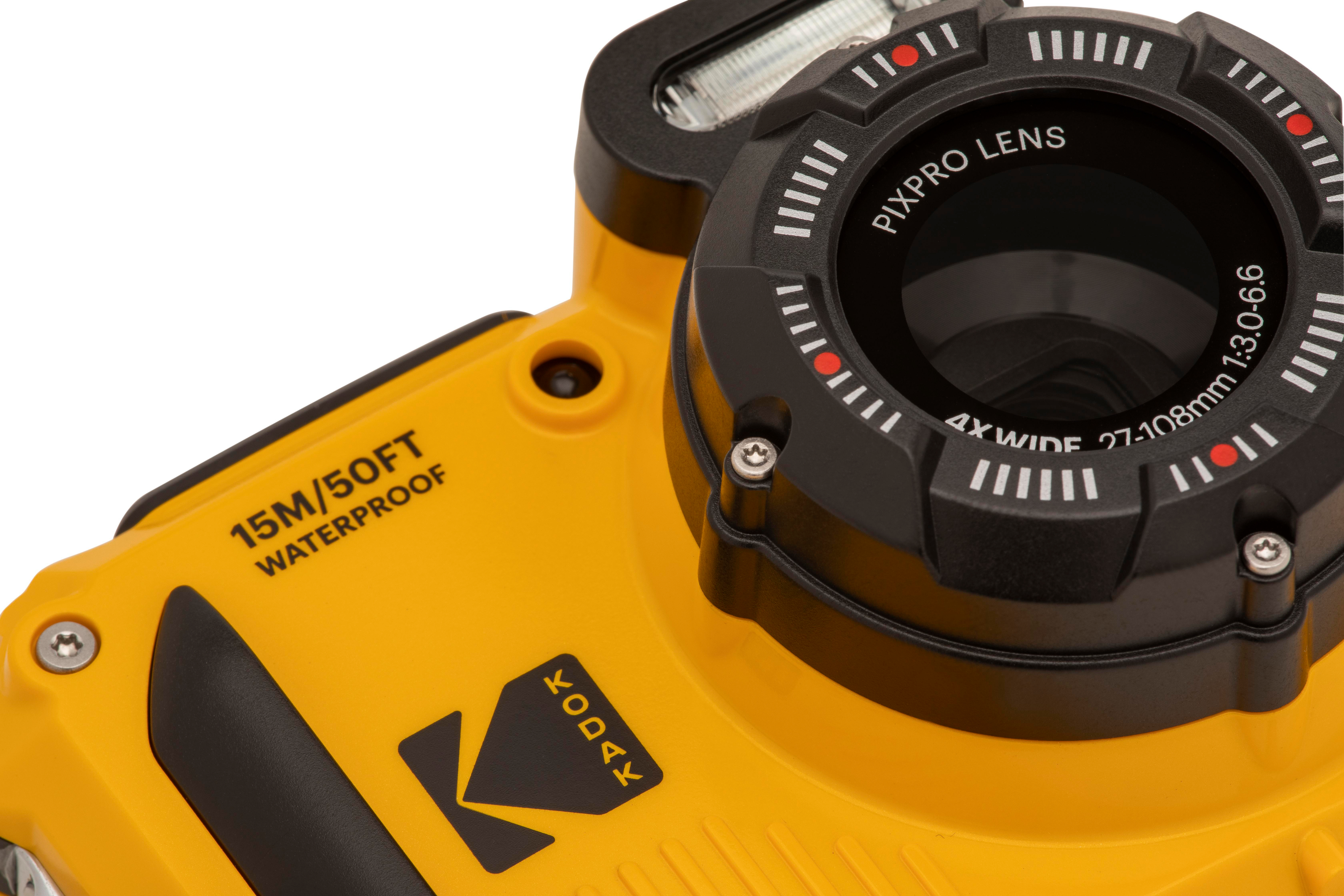Nahaufnahme des gelben Kodak-Kameraobjektivs mit Details. Schwarzer Objektivring, gelbes Gehäuse, weißer Text. Weißer Hintergrund.
