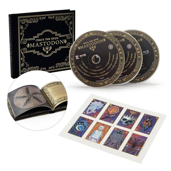 Mastodon-Box mit Buch, CDs, Blu-ray und Aufklebern.