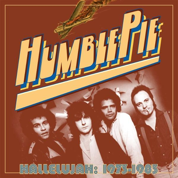 Albumcover: Humble Pie, Hallelujah: 1973-1983. Bandfoto, Flugzeug im Hintergrund.