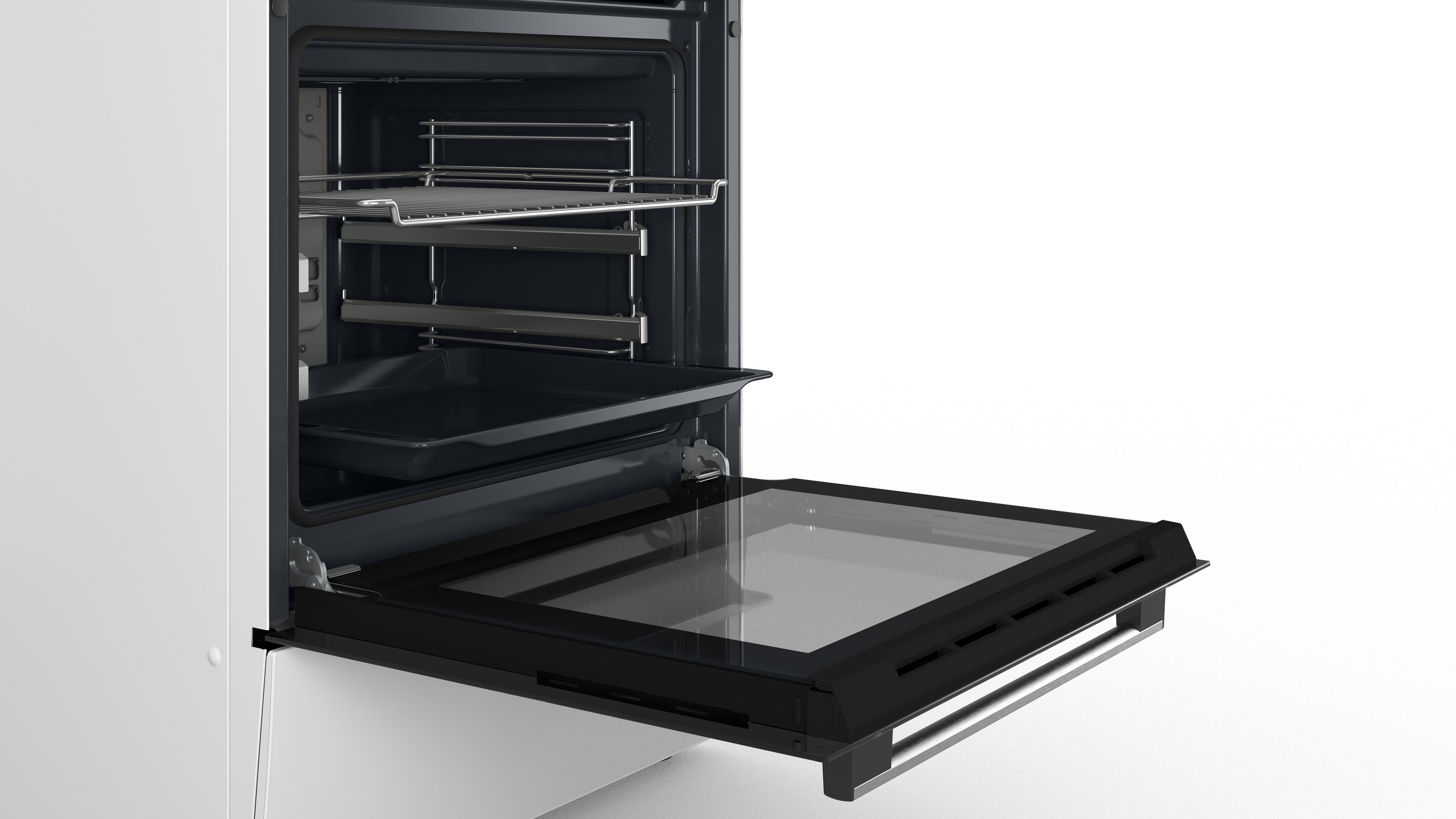 Four ouvert avec étagères et un plat de cuisson à l'intérieur, fond blanc.