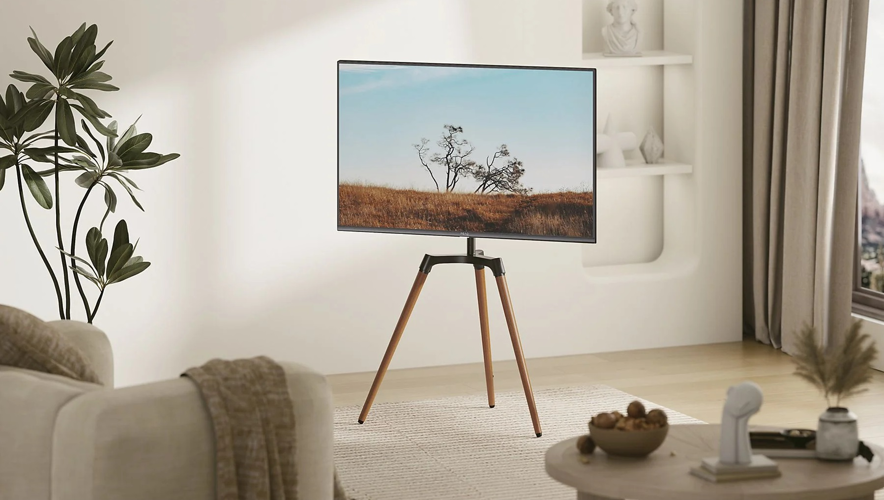 Telewizor na stojaku w salonie. Drzewa widoczne na ekranie.