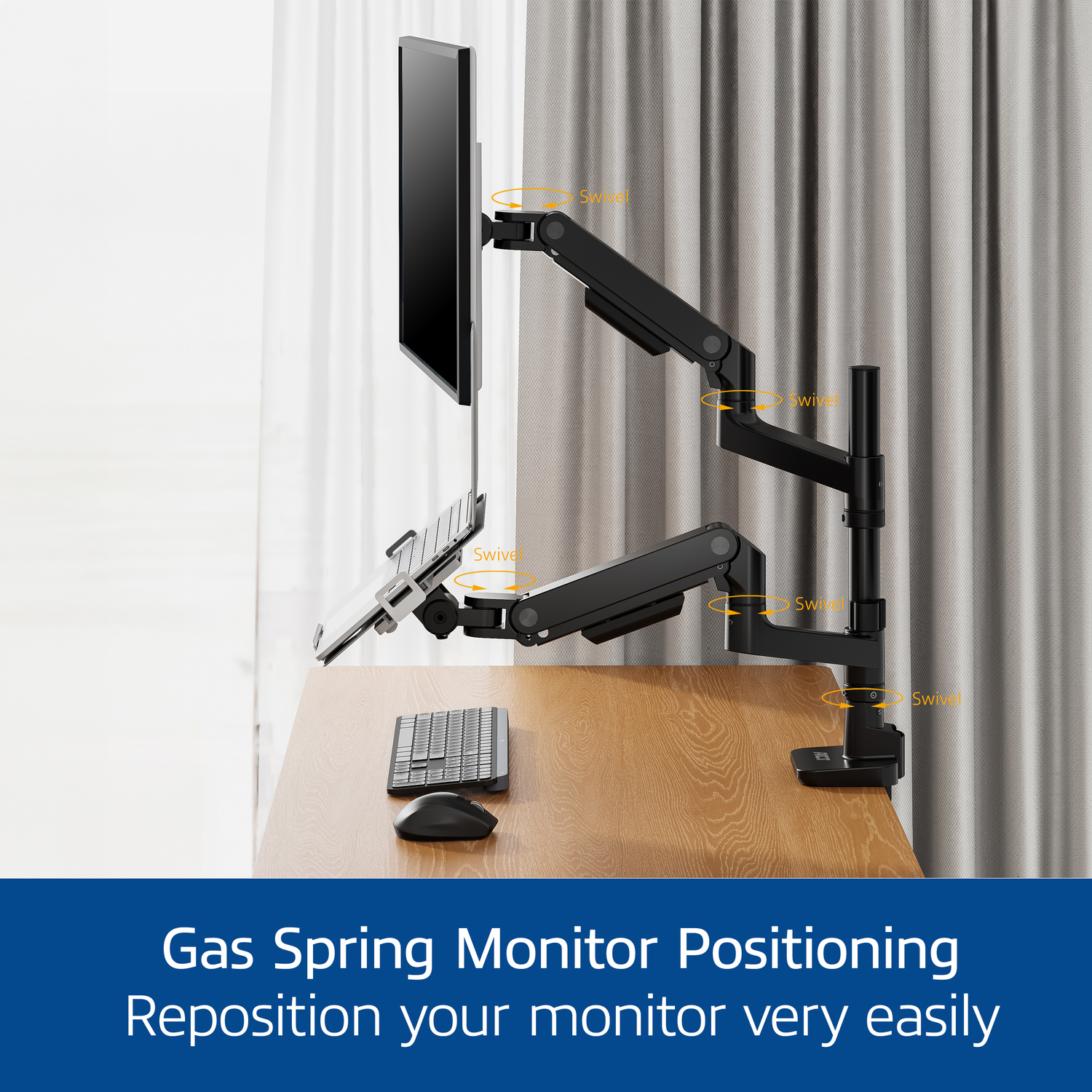 Zwarte monitorarm met monitor en tablet. Houten bureau. Grijs gordijn op de achtergrond. Tekst onderaan.