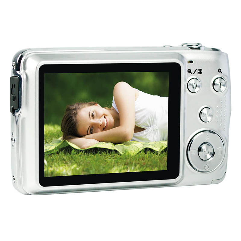 Silberne Digitalkamera mit Bildschirm, auf dem eine Frau auf Gras liegt. Knöpfe oben.
