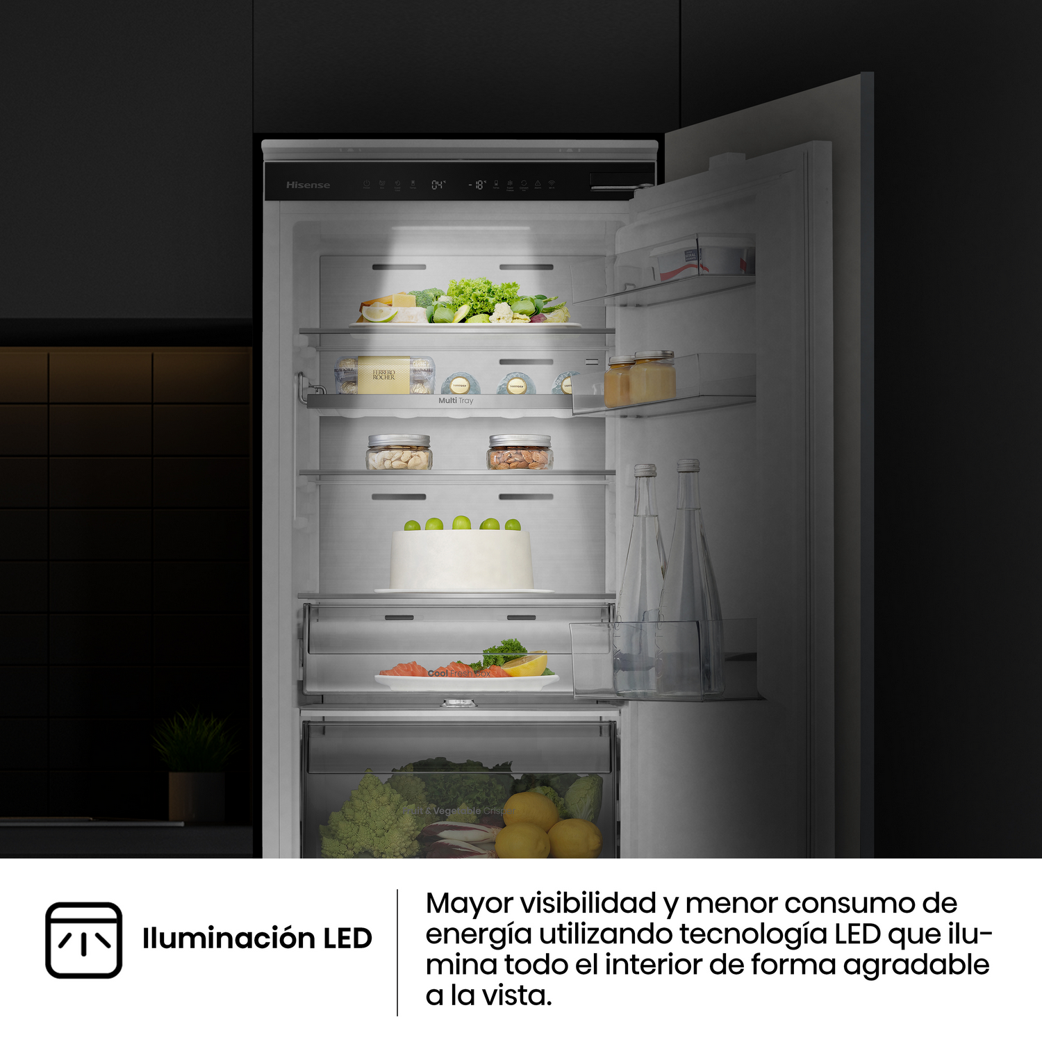 Interior del refrigerador con iluminación LED. El texto dice iluminación LED para visibilidad y ahorro de energía.