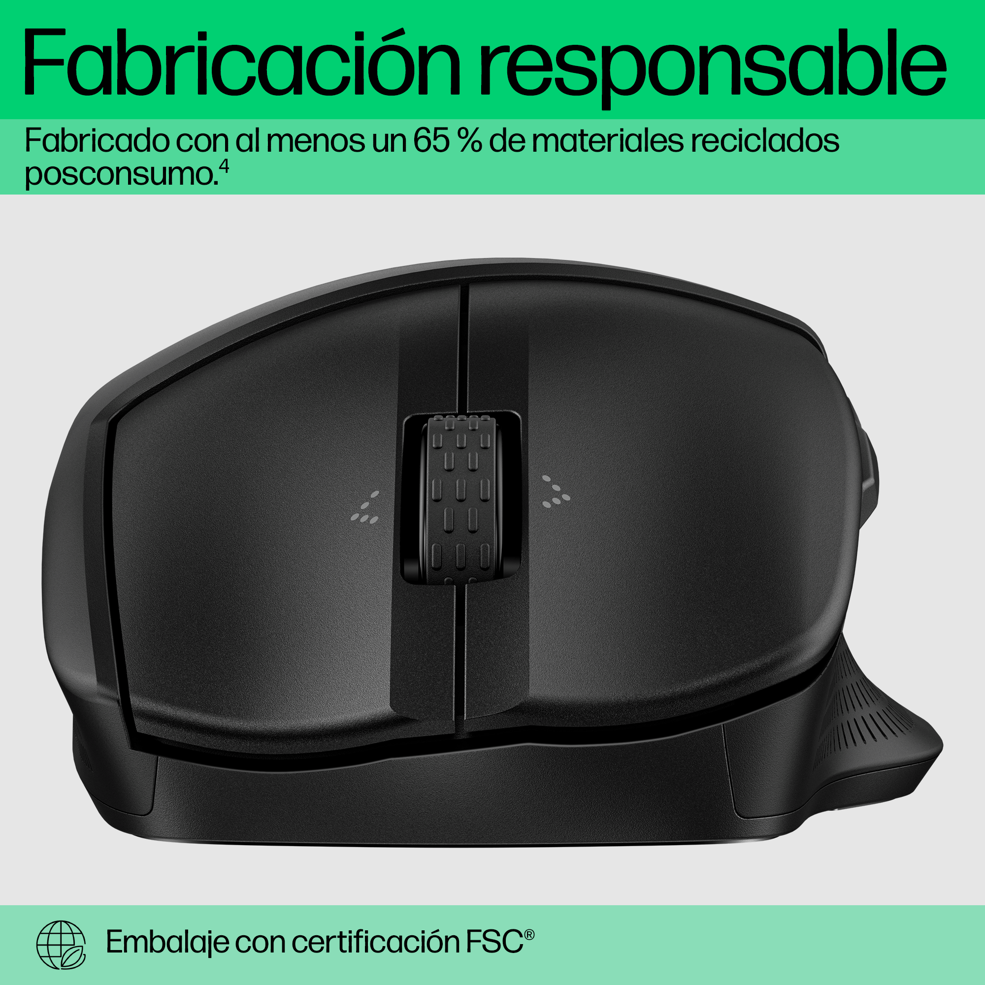 Ratón ergonómico negro. El texto dice: "Fabricado con al menos el 65% de materiales reciclados posconsumo."