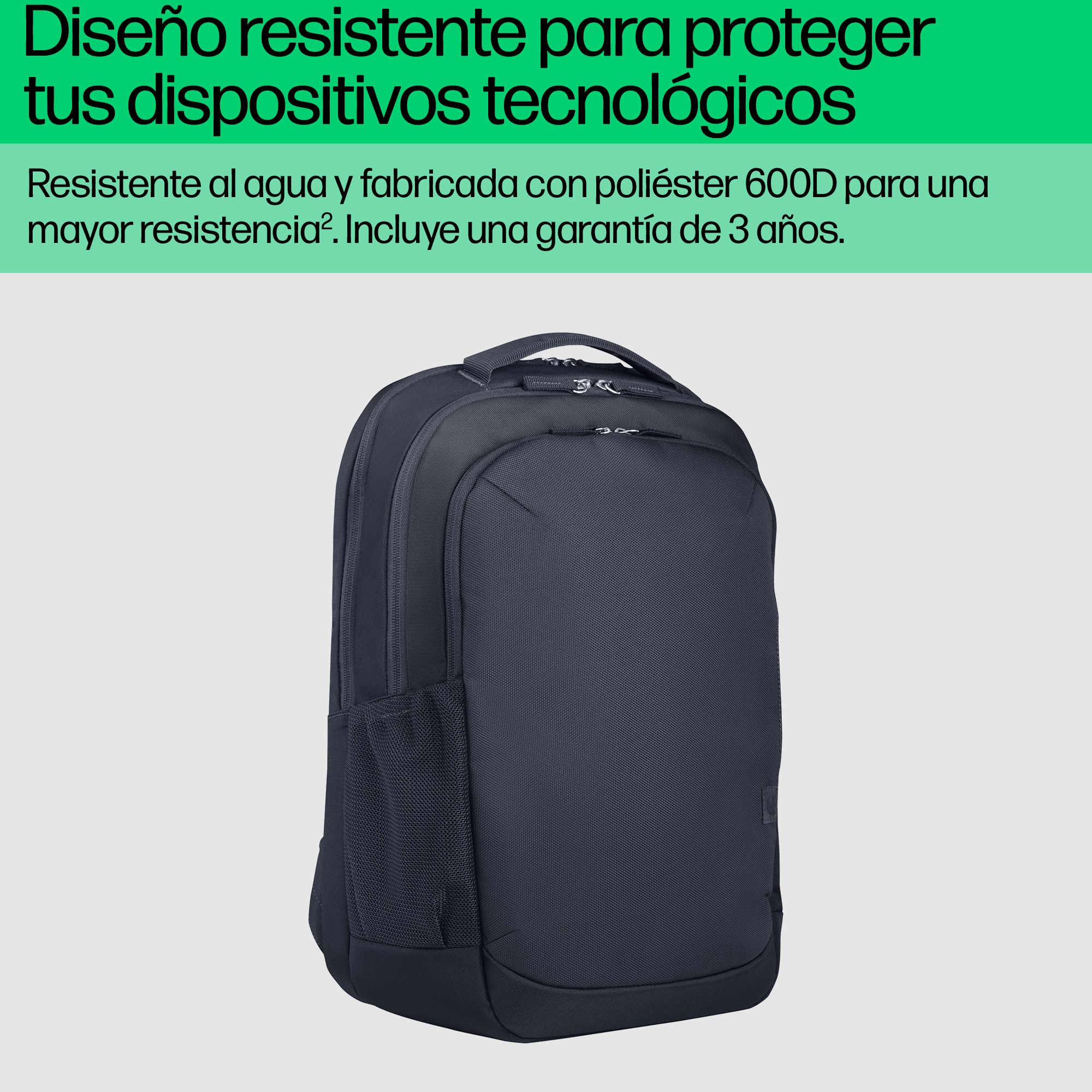 Una mochila negra sobre un fondo claro con texto sobre resistencia al agua y una garantía de 3 años.