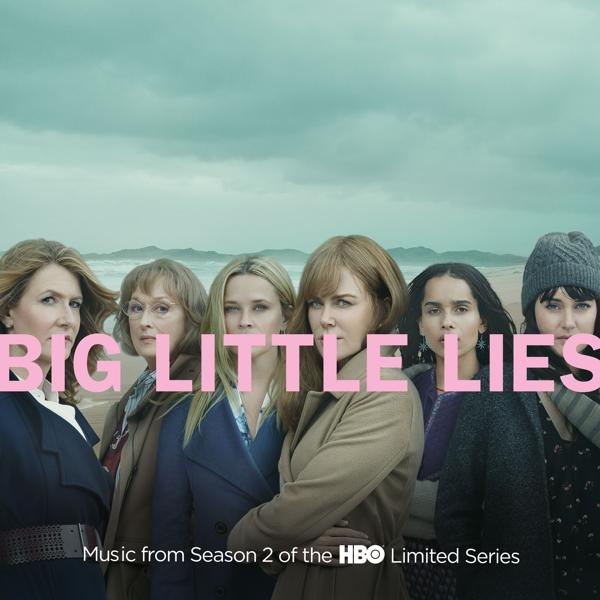 Albumcover für Big Little Lies Soundtrack. Sechs Frauen vor einer verschwommenen Strandszene.